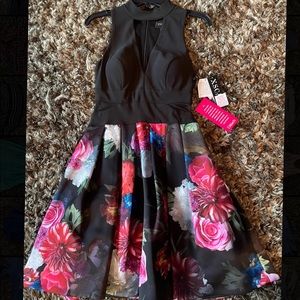 Floral keyhole short dress